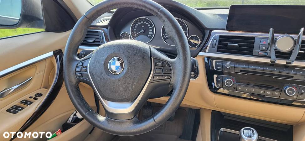 BMW Seria 3 320d Luxury Line - 28