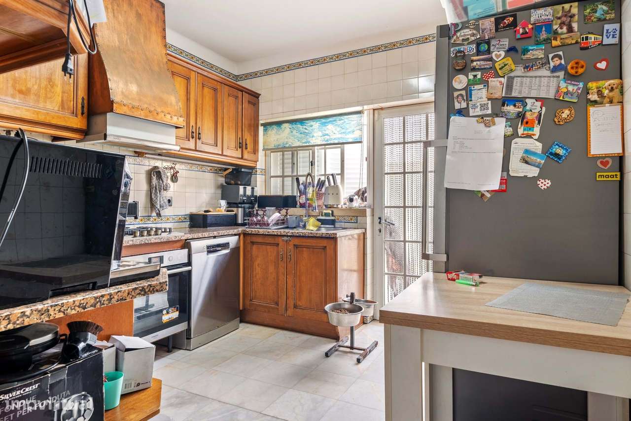 Prédio em Propriedade Total com Terraço, Garagens  no Montijo-7