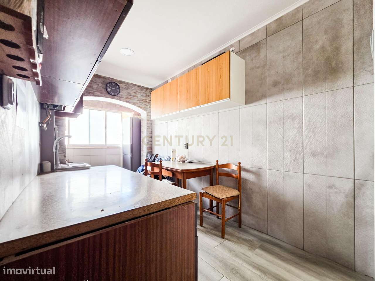 Apartamento T1 com Varanda em Localização Central-4