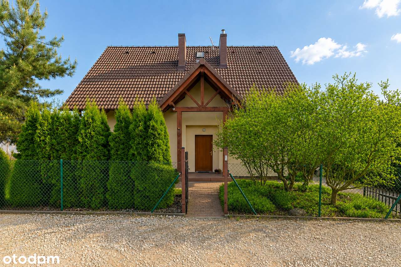 Rodzinny dom. Salon + 4 pokoje! Duża działka 880m² i wiata garażowa 2-13