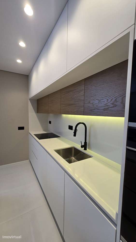 Magnífico T1+1 no Último Andar, no Centro de Vila Verde - Grande imagem: 4/10