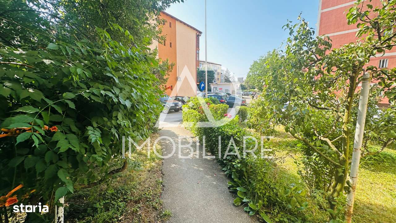 De vânzare, apartament cu 3 camere și terasă proprie, zona centrală. - Imagine principală: 3/13