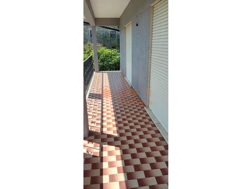 Moradia com terreno - Grande imagem: 2/12