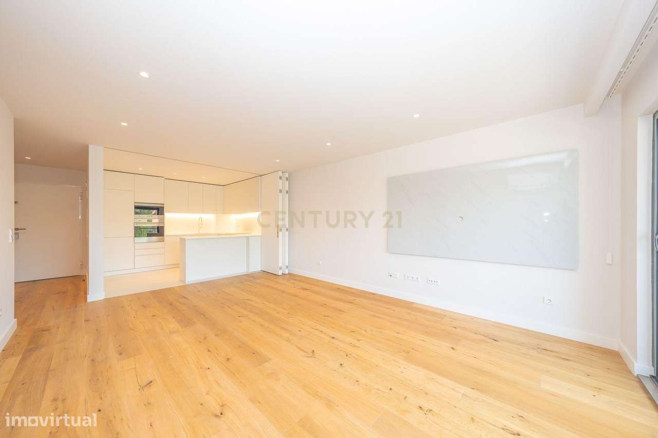 Apartamento T1 Novo, com Varanda Ampla e Lugar de Parqueamento, para A - Grande imagem: 4/50