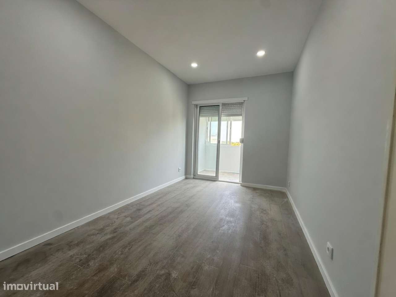Apartamento T4 transformado em T3 no Laranjeiro em Almada-15
