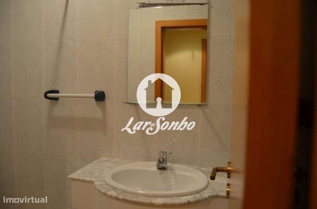Excelente apartamento T2 no centro da Maia-11