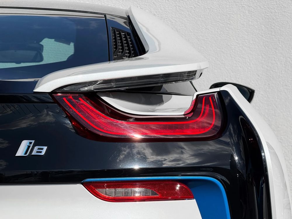 BMW I8 1.5 Hybryda 362 KM — zdjęcie 2