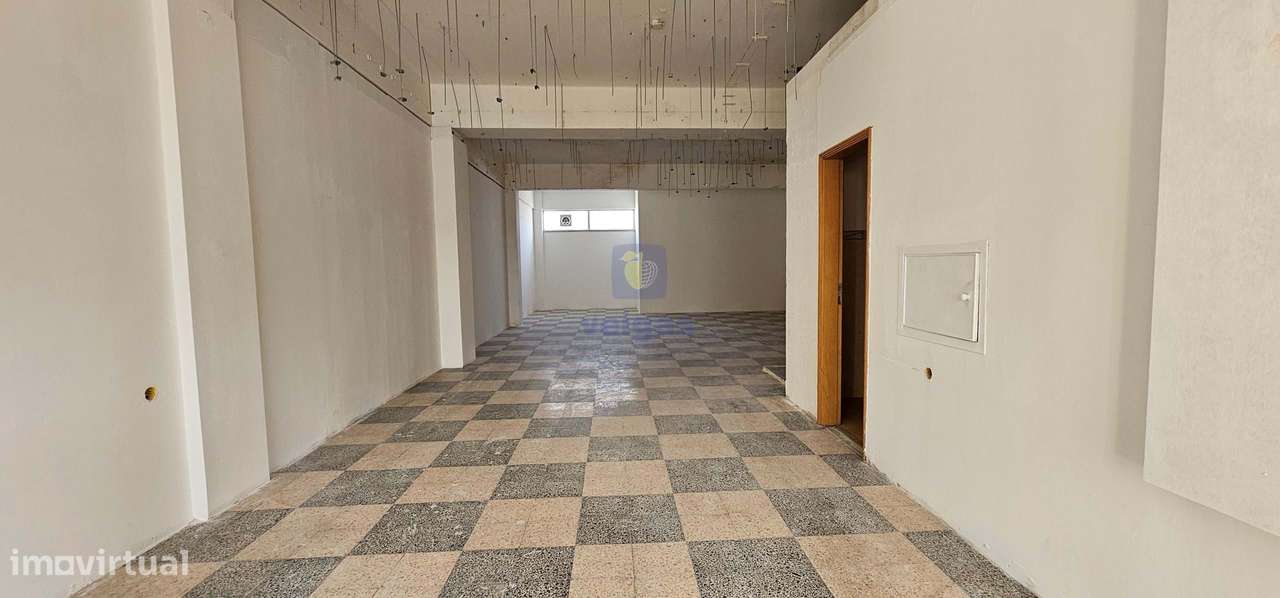 Loja para venda ou arrendamento em Alverca (Sobralinho), com 104 m² e - Grande imagem: 2/8
