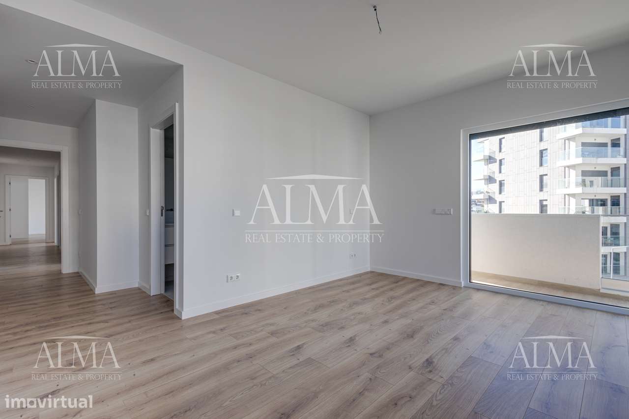 Apartamento T4 novo  na Senhora do Porto-11