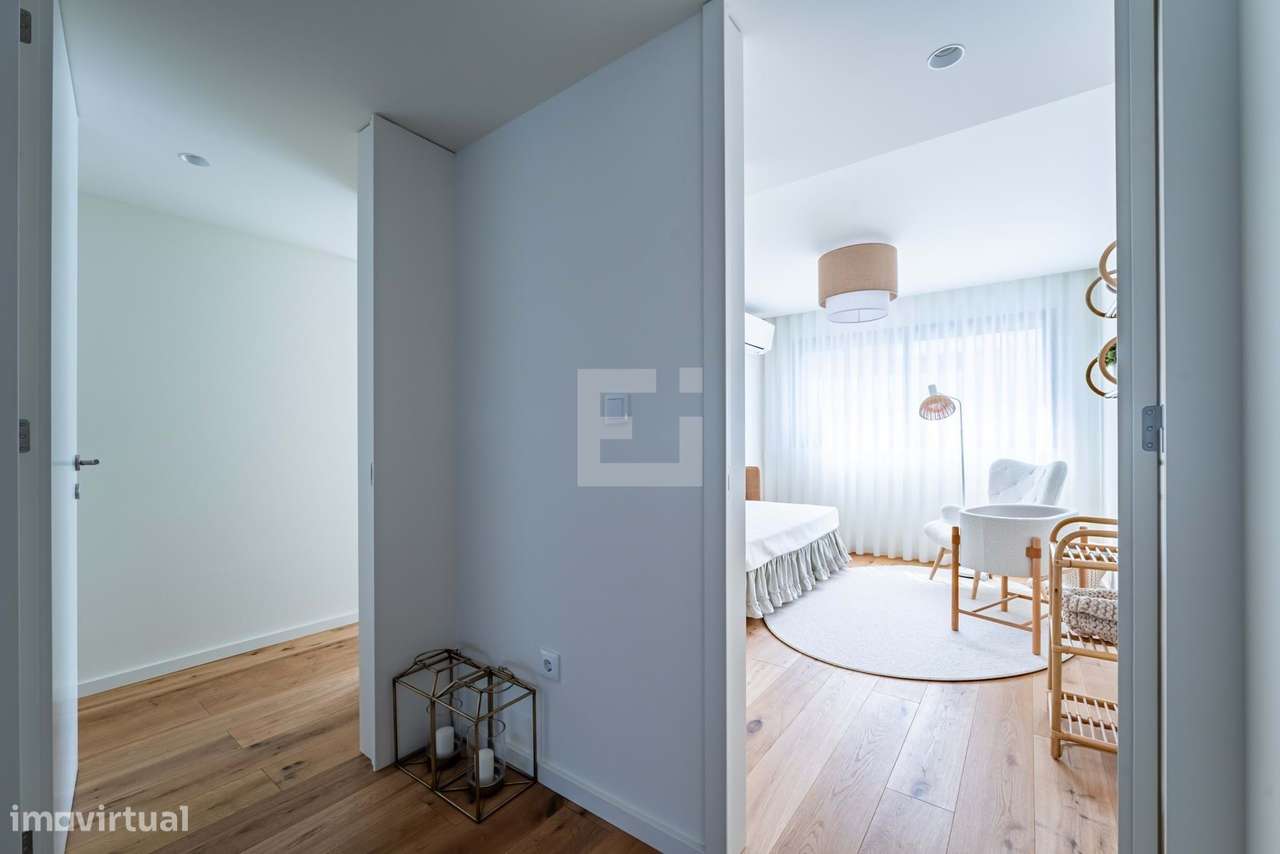 Apartamento T3+1 c/ varanda garagem e arrumos em condomínio c/ ginásio - Grande imagem: 2/43