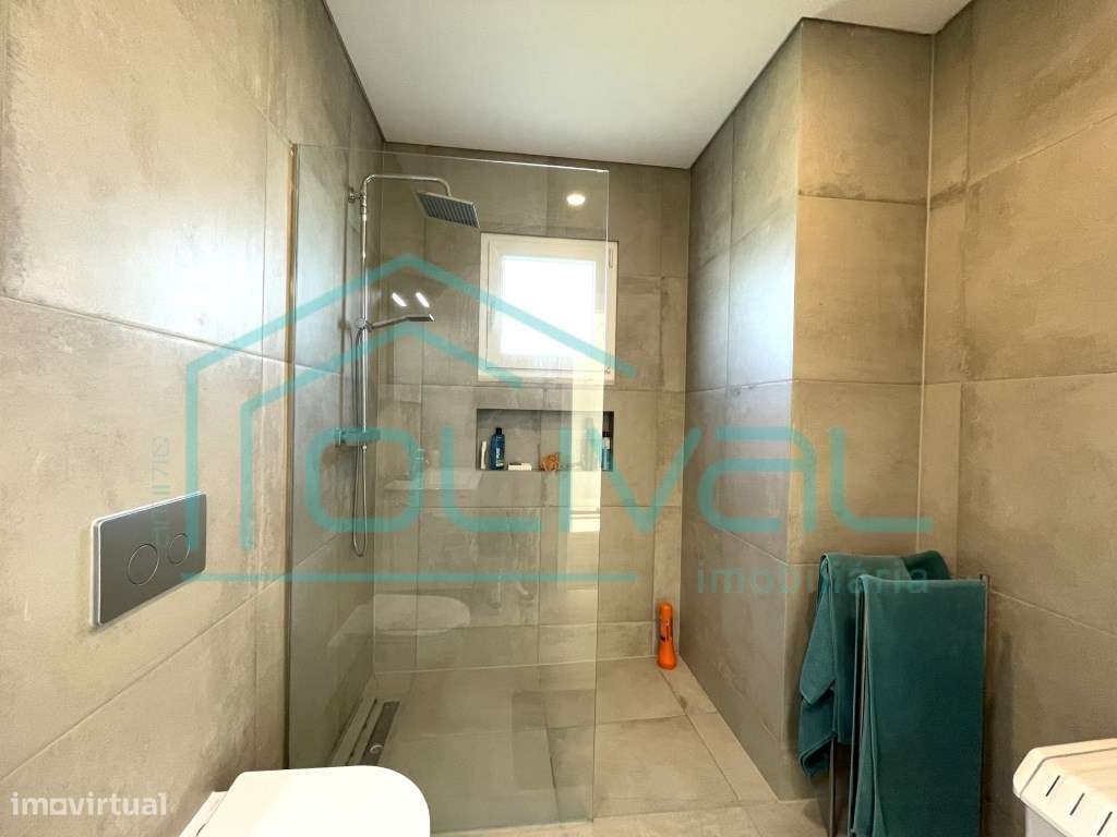 Moradia T3+1 Moderna com Piscina Privada - Conforto, Elegância e Fu...-21