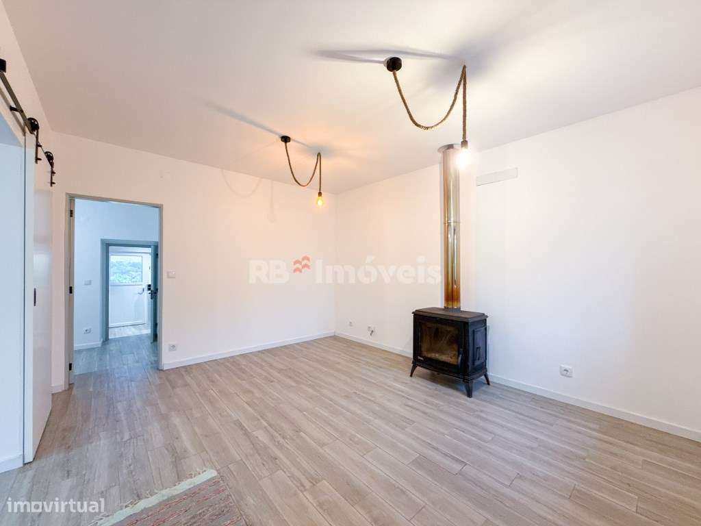 Moradia Totalmente Renovada T1+1 com espaço exteiror - S. Pedro de ... - Grande imagem: 3/55