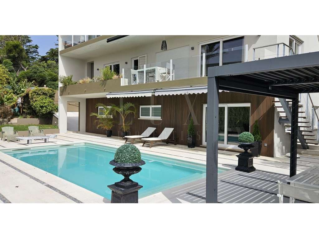 MORADIA DE LUXO NO CENTRO DO ESTORIL-0