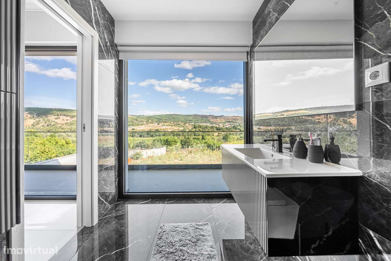 Moradia T4 semi-nova c/ 4 suites-19