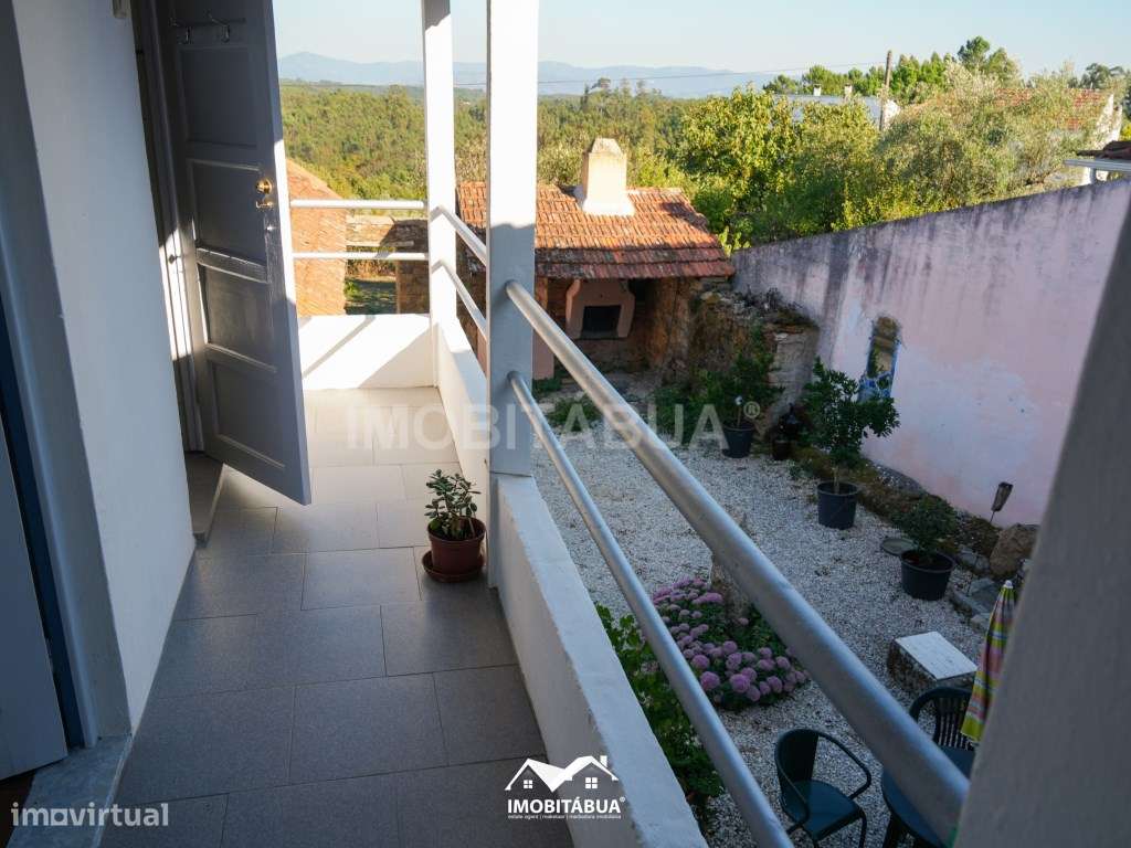 Casa Tradicional Portuguesa com Quintal, Vista e Muitos Detalhes Au...-37