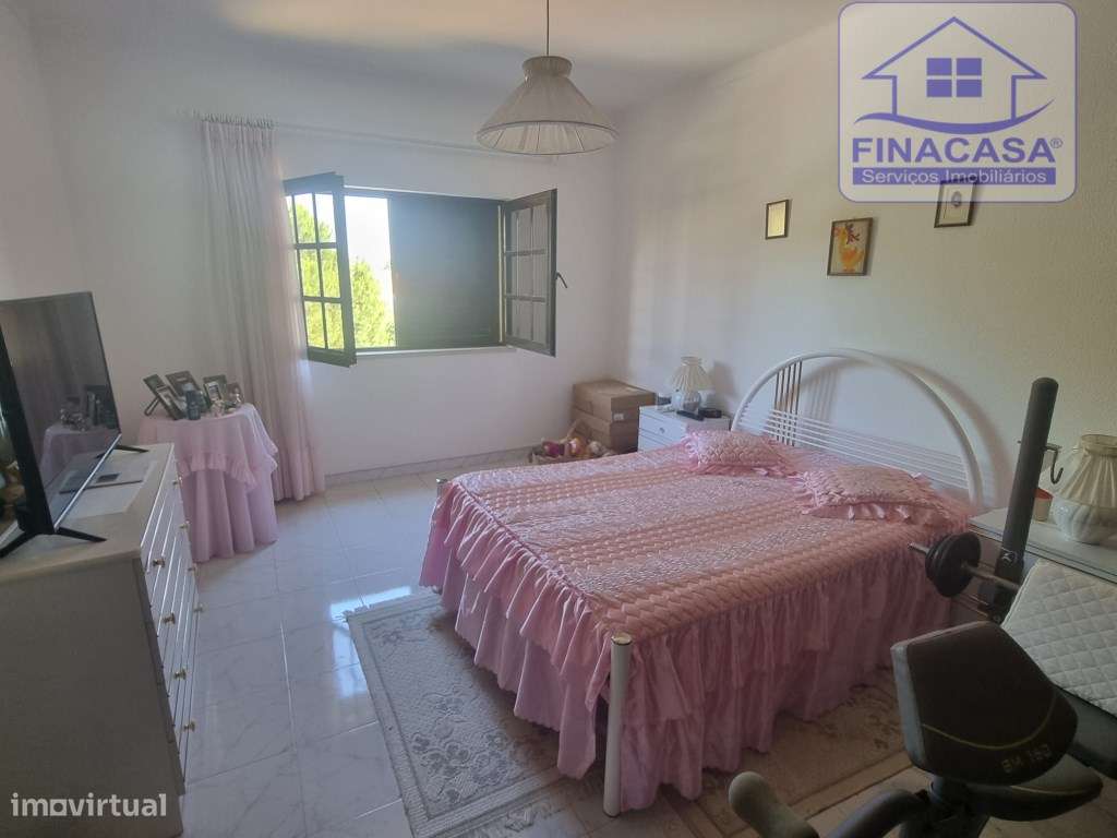 Moradia T4 isolada inserida em terreno com 5000m2 - Camarral (Palmela)-17