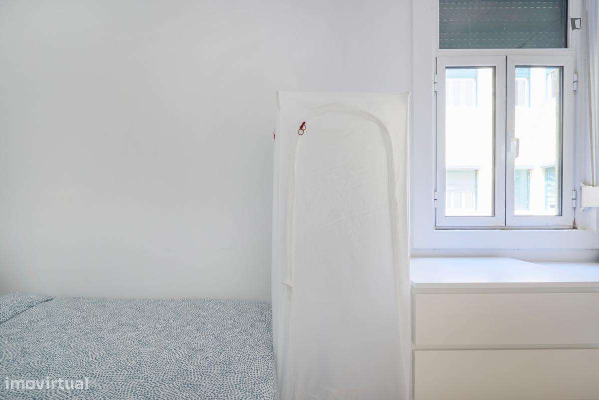 Quarto - localizado em Marquês de Pombal Lisbon - Grande imagem: 4/35