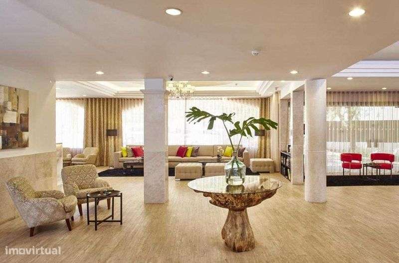 T0 Cond Fechado c/Piscina no Forte S João - Grande imagem: 4/12