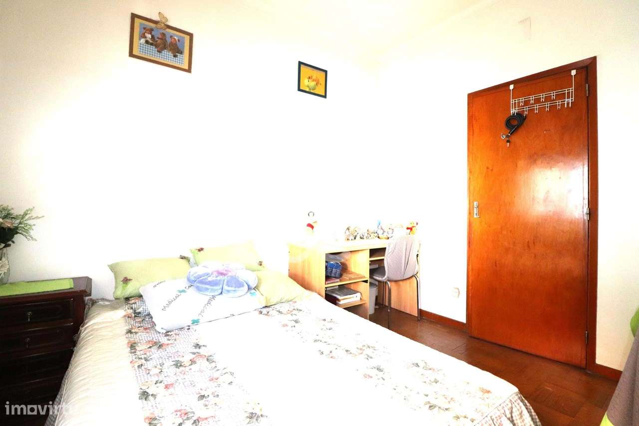 Apartamento T3 no Loreto com garagem e lugar de estacionamento-6