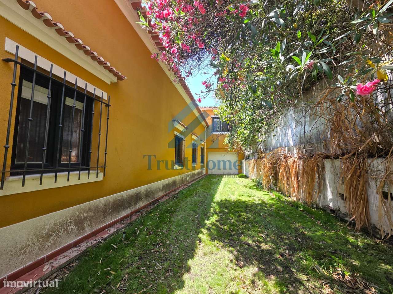 Moradia V5 com jardim, piscina e ginásio no centro de Coruche-57