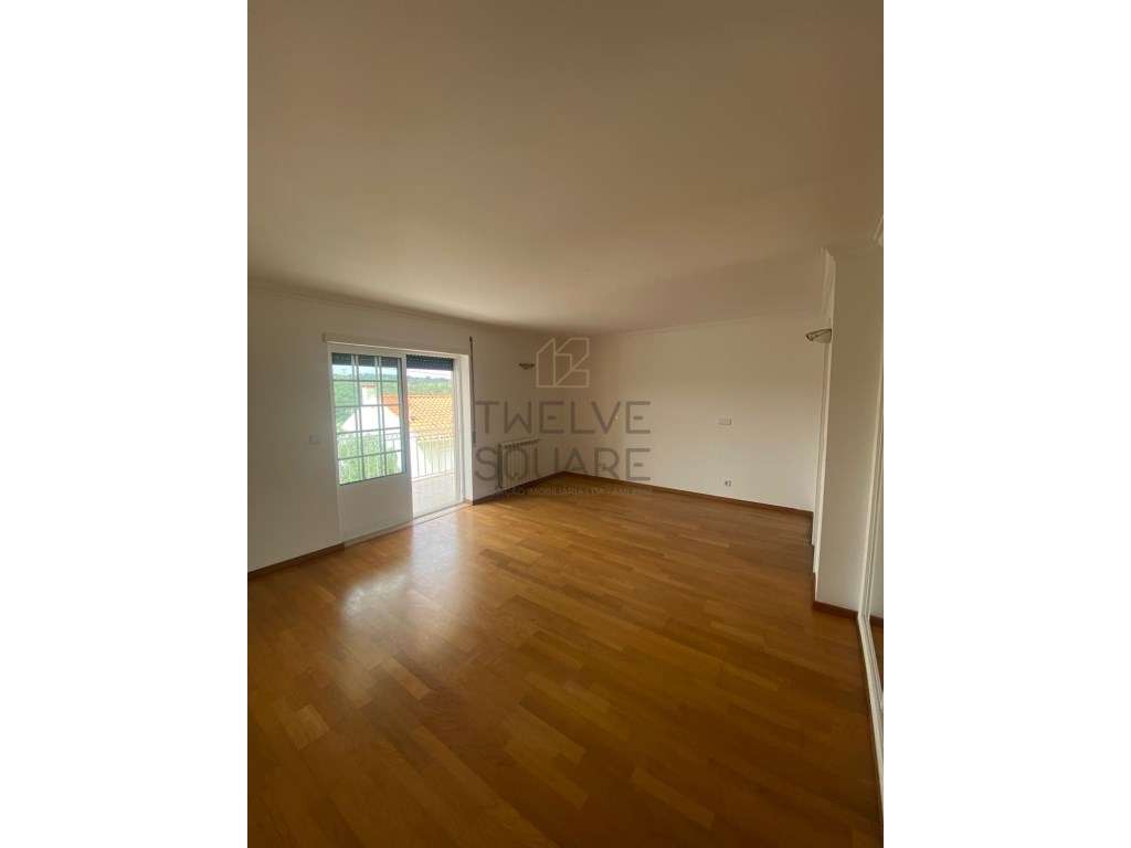 Moradia T2 com Logradouro Exterior no Reguengo do Fétal, Batalha-7