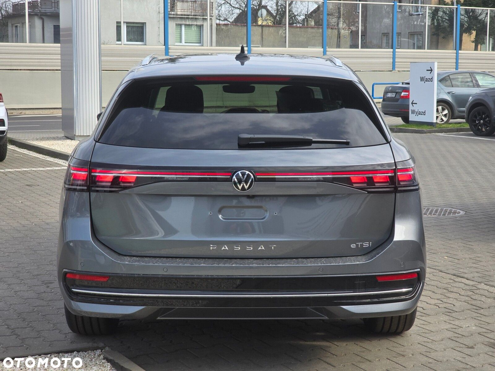 Volkswagen Passat - 8