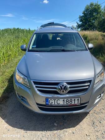 Volkswagen Tiguan - 1