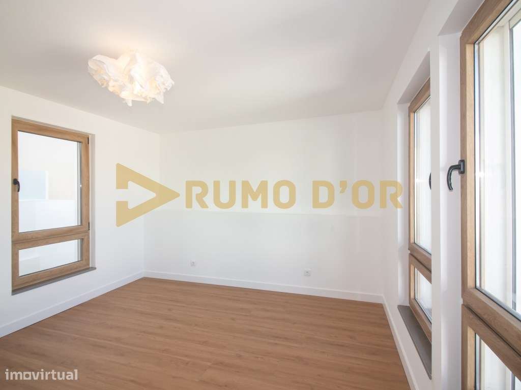 Moradia T3 em Freixial do Meio-15