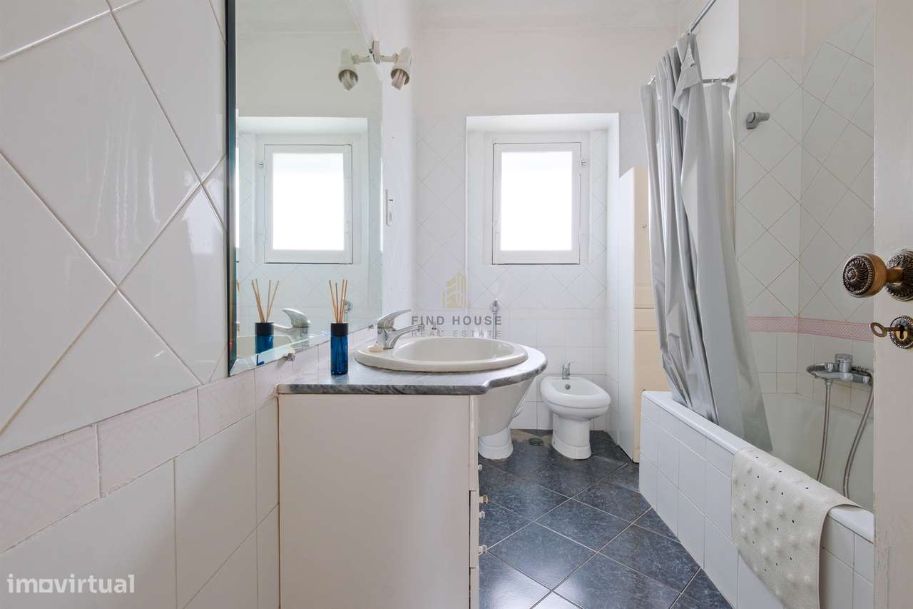 Apartamento T2 para remodelar no centro de Paço de Arcos-10