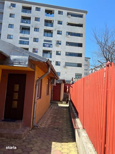 Casa cu 2 corpuri si magazin, teren 241 mp, zona 9 Mai-18