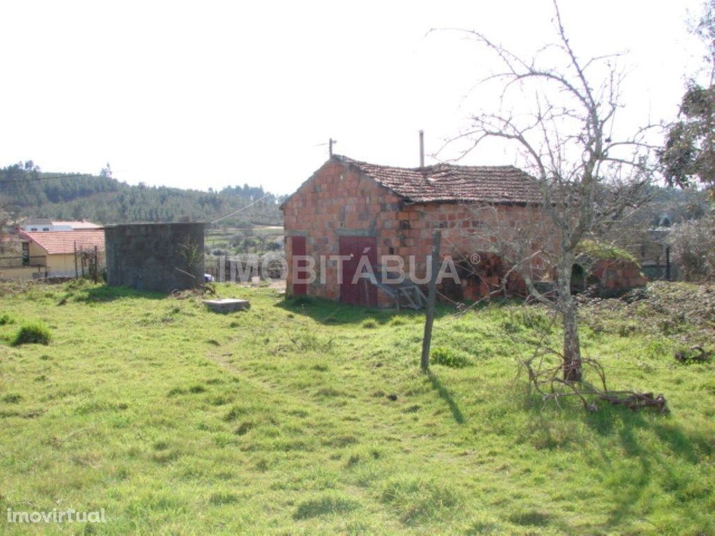 Terreno para construção situado no centro da aldeia