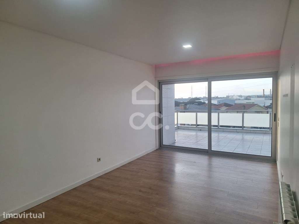 Apartamento T1, semi-novo, Lousado - Grande imagem: 4/24