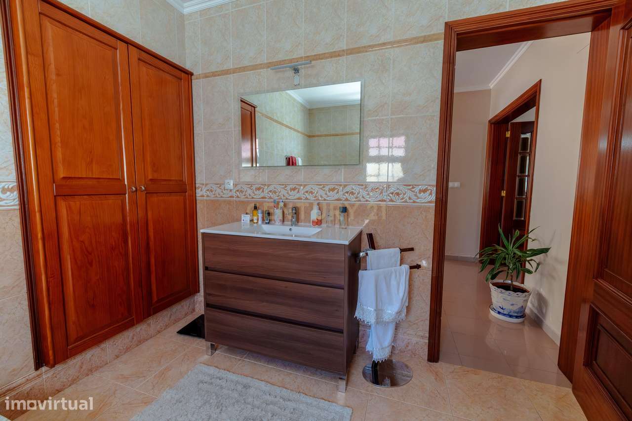 Moradia T4 com 2.971 m² de Terreno e Vista Panorâmica-13
