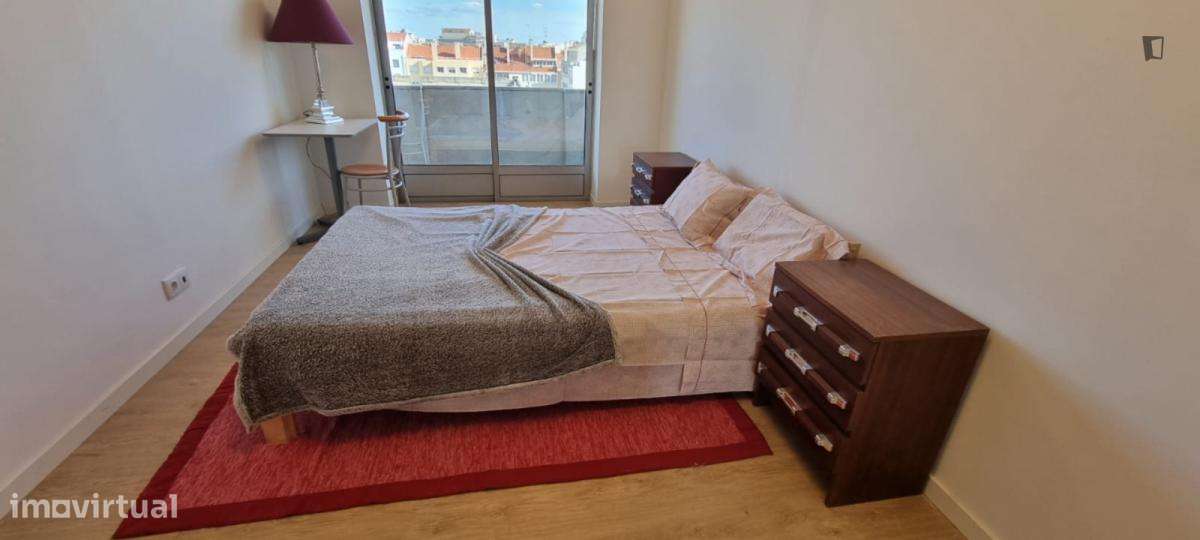 Quarto - localizado em Picoas Lisbon - Grande imagem: 3/7