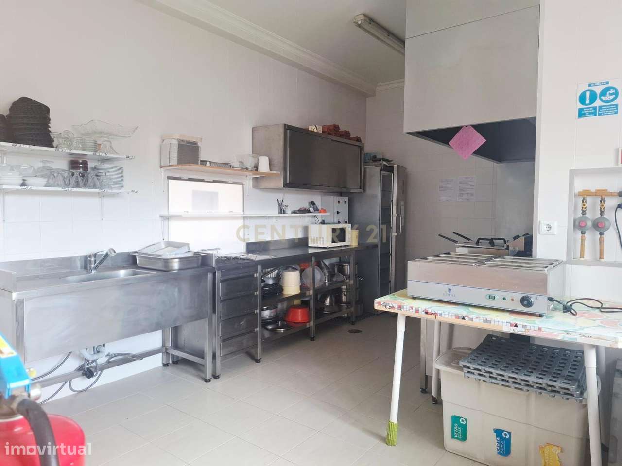 Café em Paço da Comenda com Acesso Direto e Espaço Aberto-11