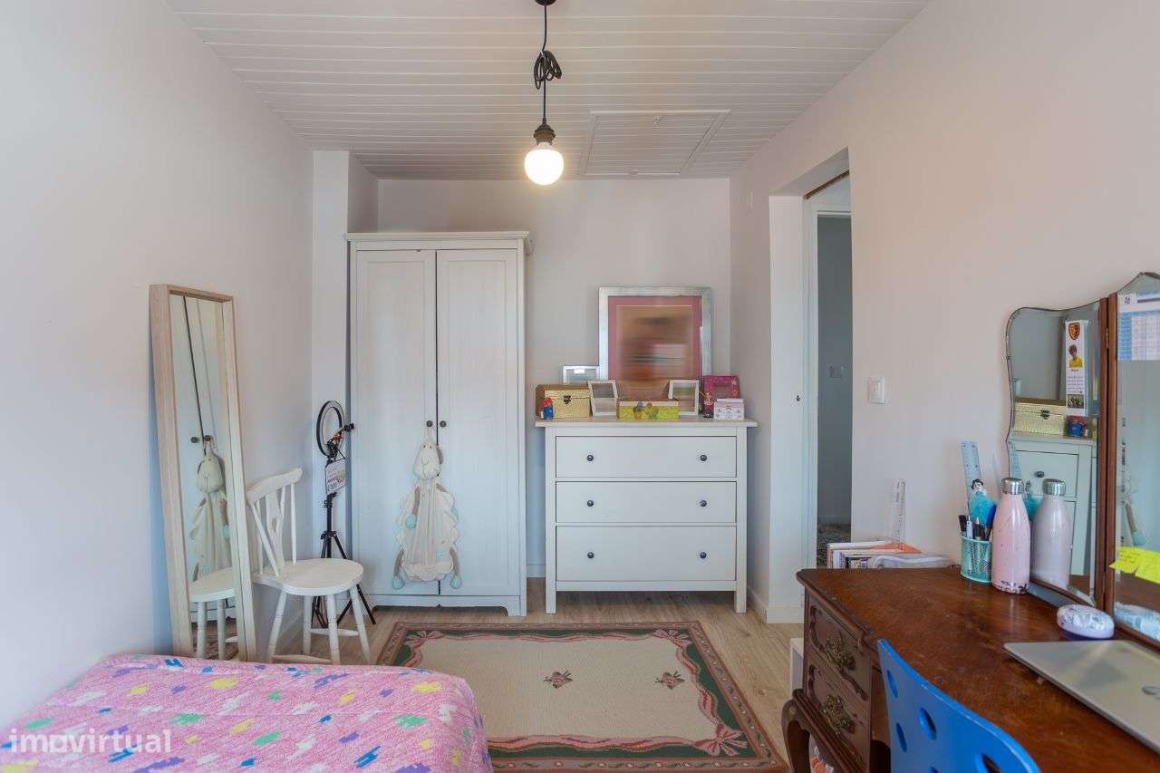 Vende-se Moradia T4 no Algueirão-41