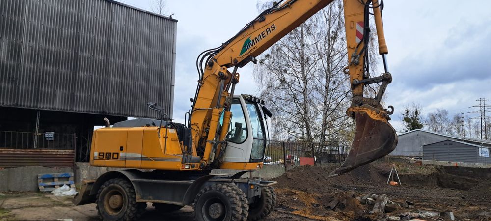 Liebherr 900 2011