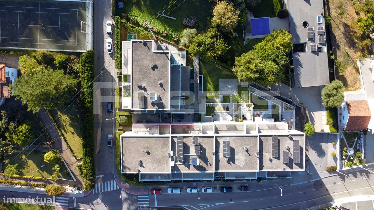 Moradia T5, com jardim e garagem para 4 carros, em Vila Nova de Gaia-45