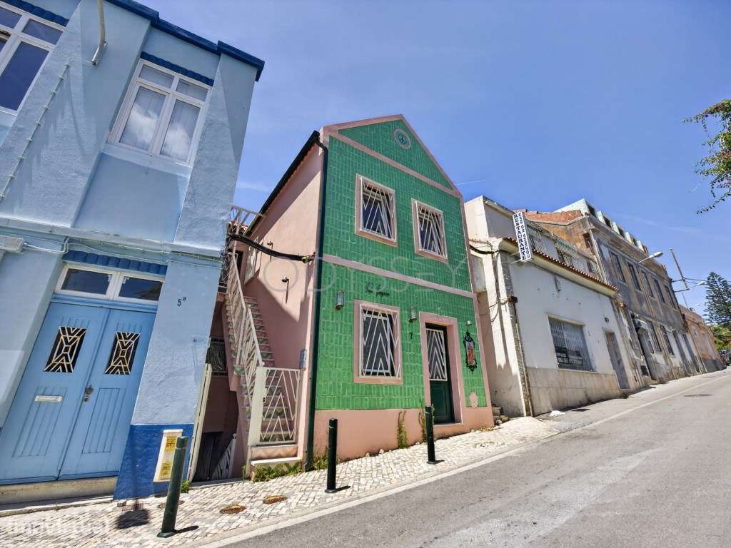 Edifício Residencial Renovado com Múltiplos Espaços Habitacionais I...-34