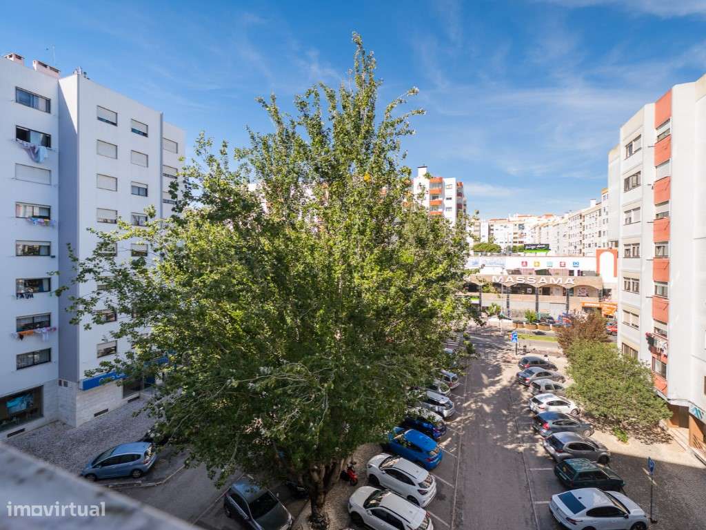 T2 Massamá junto ao Shopping - Espaço, Luz e Excelente Localização-4