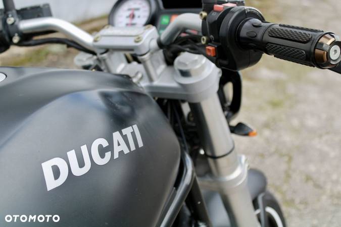 Ducati Monster - 10