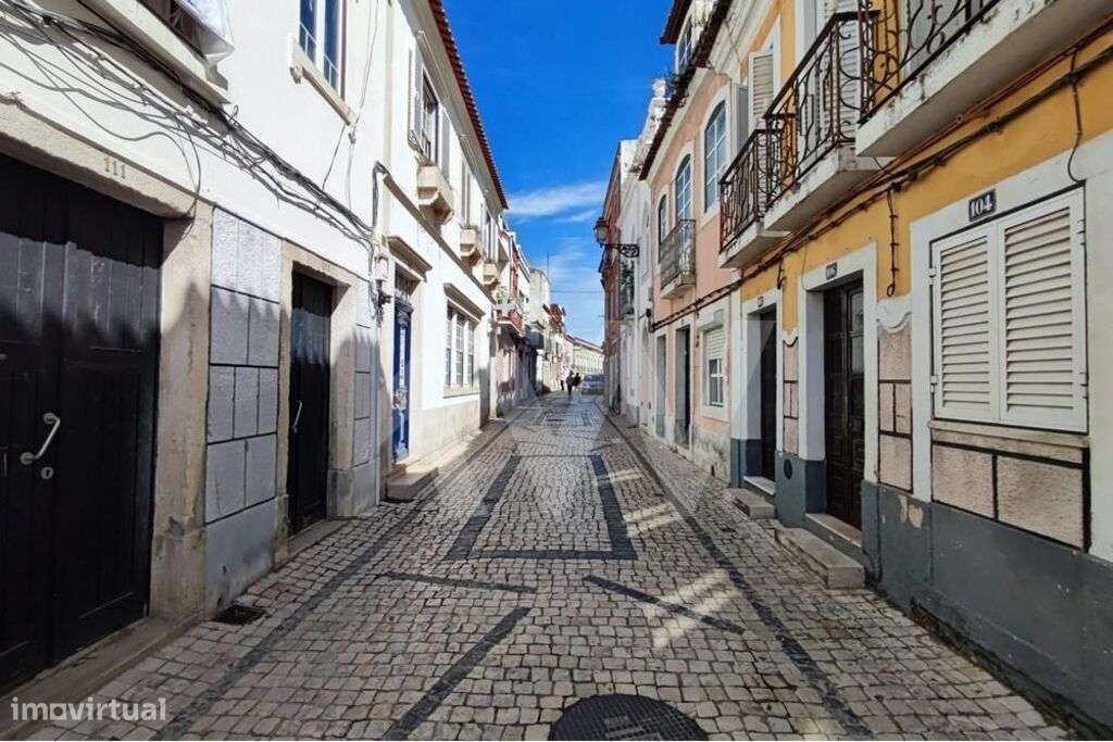 PRÉDIO NO CENTRO DE VILA FRANCA DE XIRA | REMODELADO | PROPRIEDADE TOT - Grande imagem: 2/6