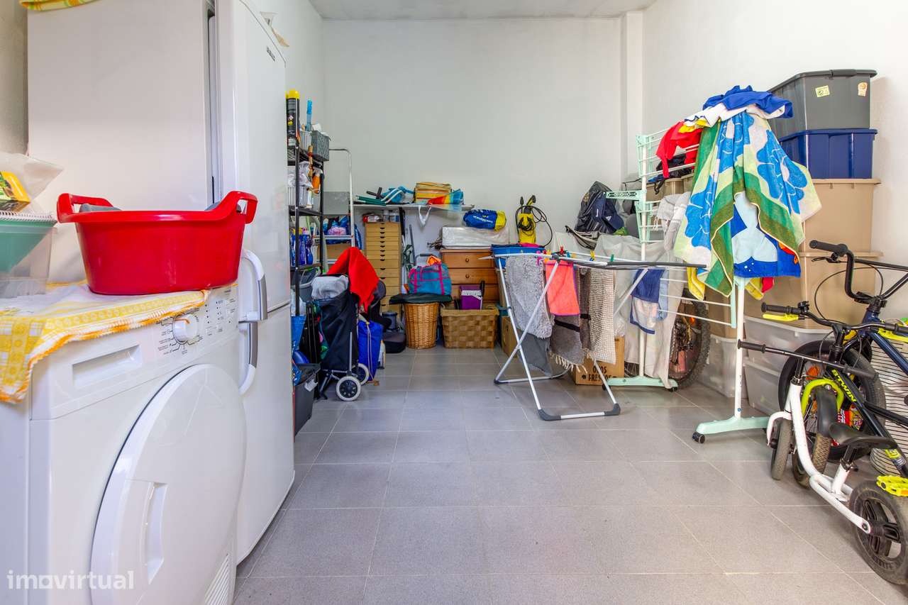Quinta do Conde – Moradia Geminada de 4 assoalhadas c/ garagem-22