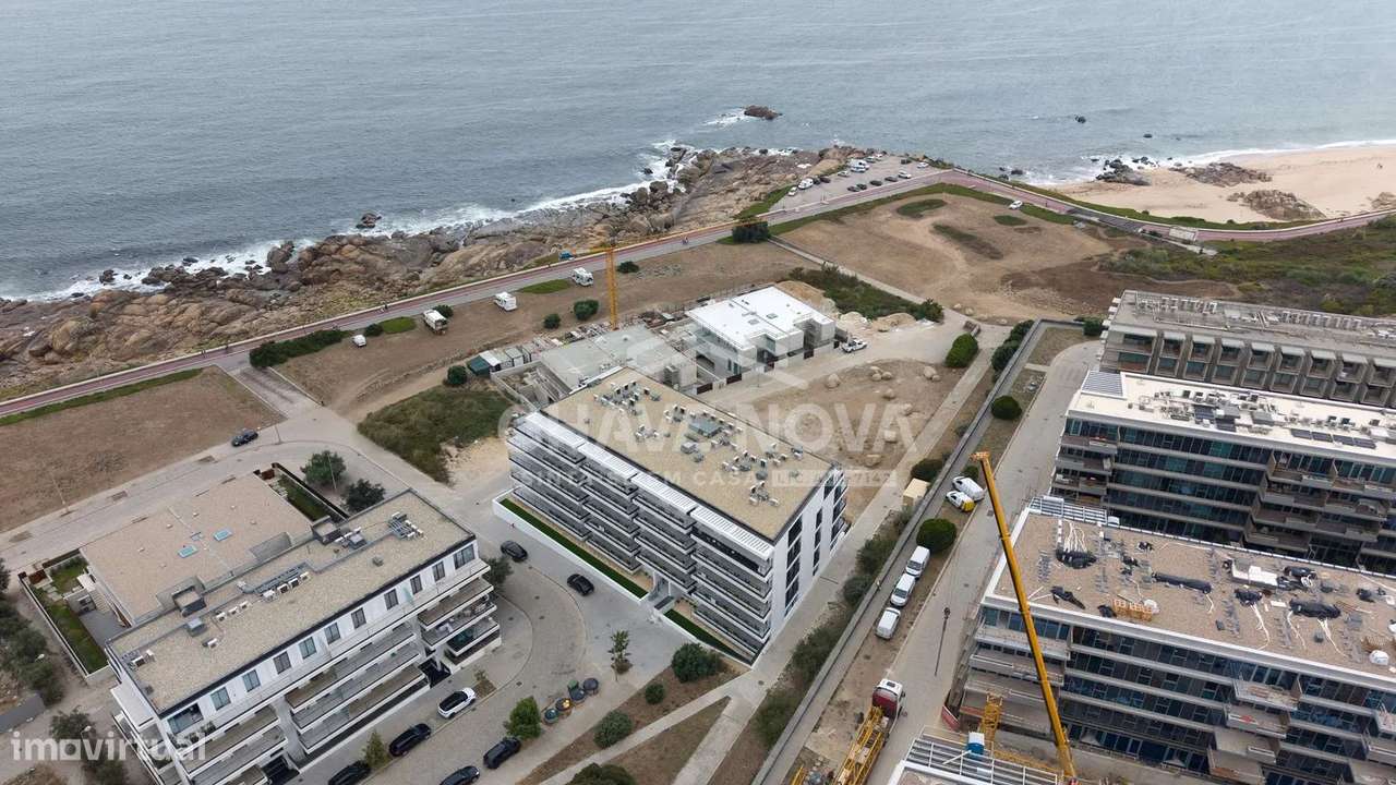 Apartamento T1 c/ Vista Mar, Varanda, Garagem e Excelentes Comodidades-34