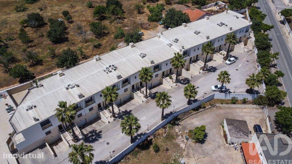 Moradia geminada T3 em Ferreiras de 131,1 m2