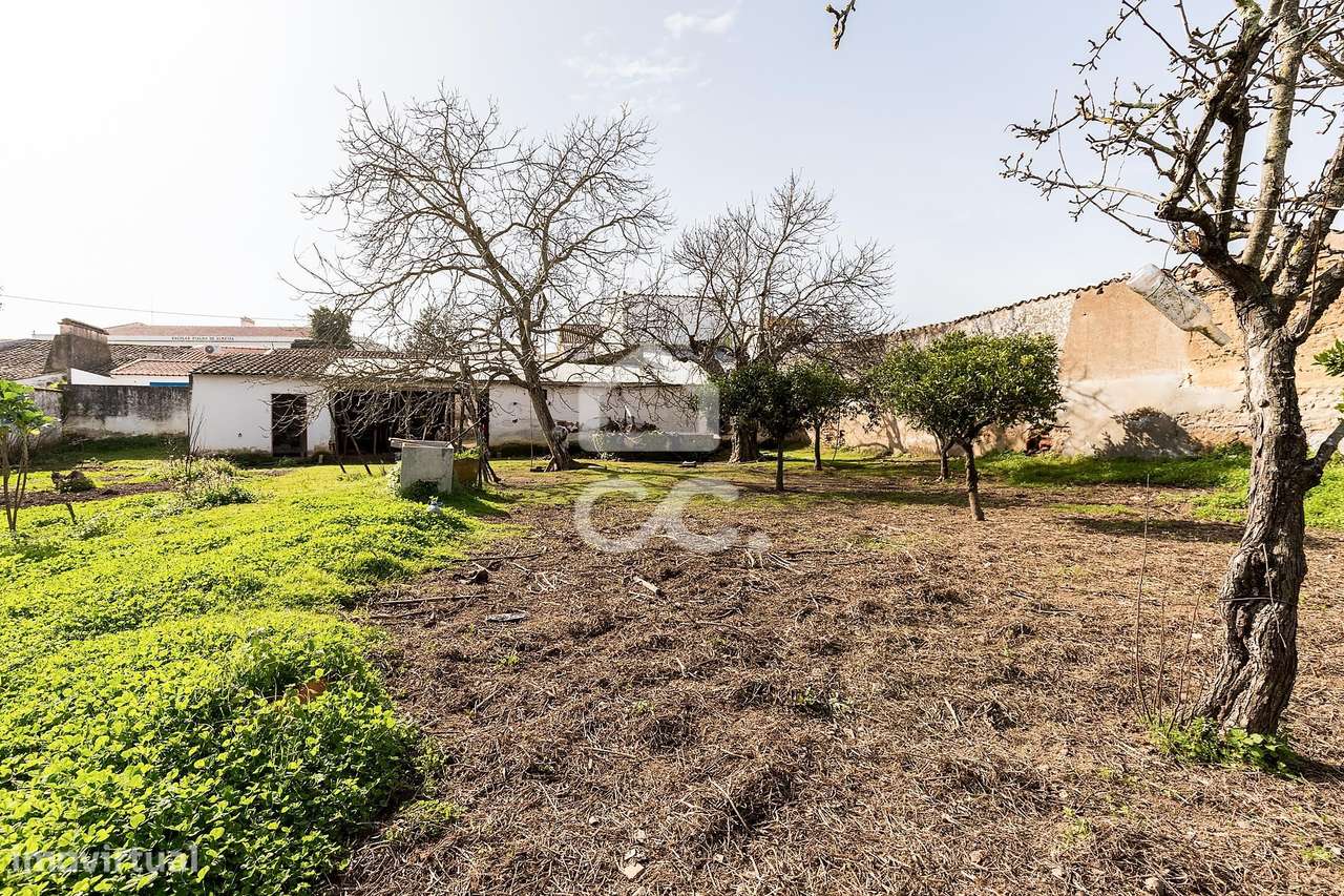 Moradia térrea c/ 311 m² de construção em lote de 1124 m² | Vila de Fr-37