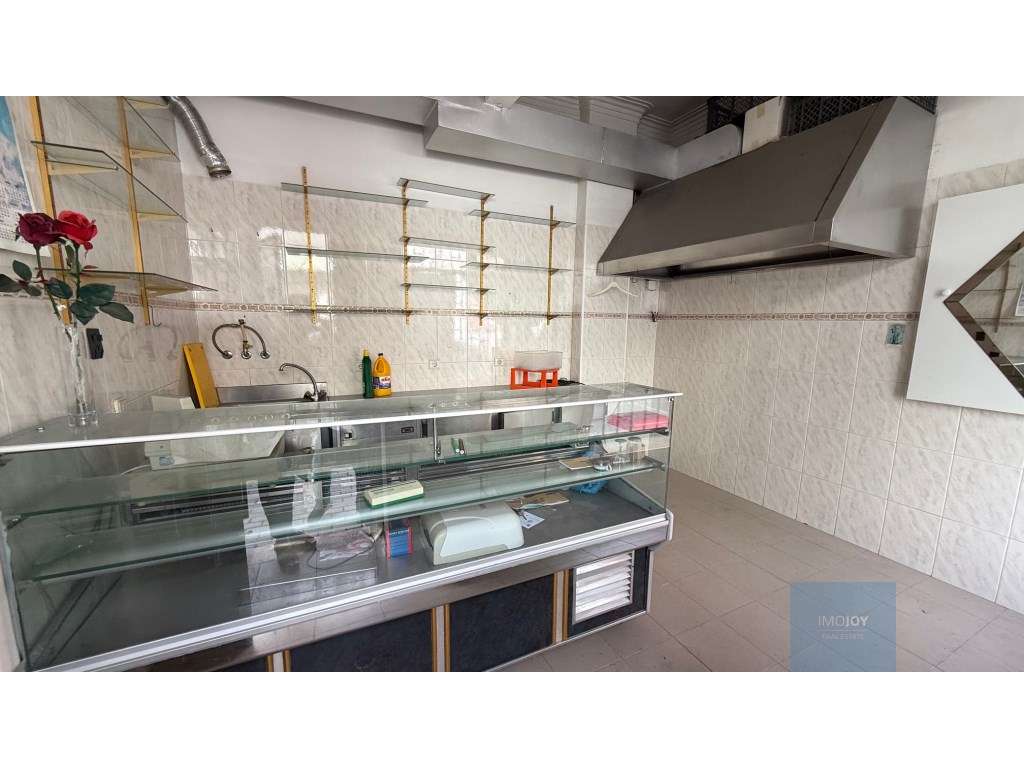 Loja Equipada e Pronta a Funcionar na Damaia de Cima - Amadora - Grande imagem: 3/9