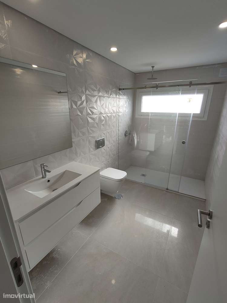 Oferta 1% do valor de aquisição - Moradia T2 com Piscina e Garagem-26