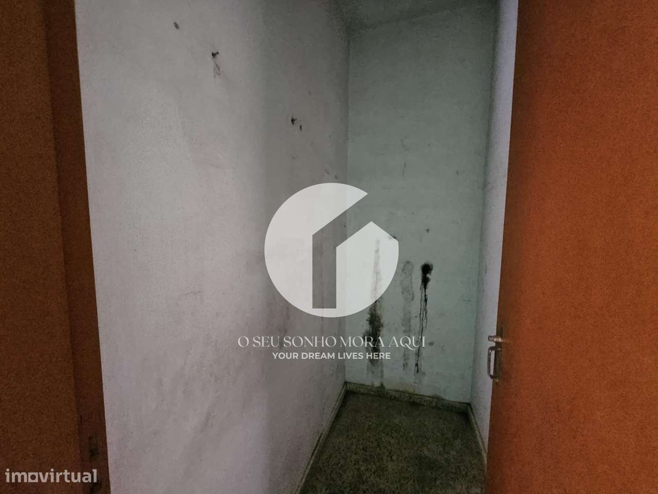 Moradia T5 com pisos independentes em Estoi-32