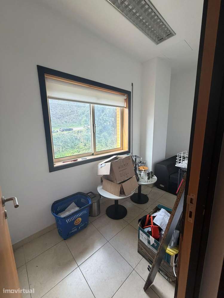 LOJA EM SÃO PEDRO DA COVA - Grande imagem: 4/12